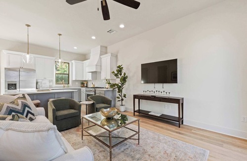 Lafayette Condo | Luxe Oaks | Walk to River Ranch | Premier Host | EV Charger
