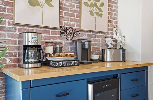 Cherry Street House | Luxe on Lewis | Utica Sq/EXPO | Chef's Kitchen