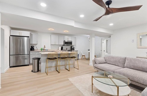 Shoreline Apartment | Luxe One-Level Suite King Bed Fast WiFi W/D Included