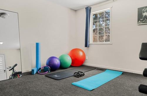 Canyon Meadows Apartment | Luxe Paradise - Indoor Pool - Hotub - Sauna - Gym - Games
