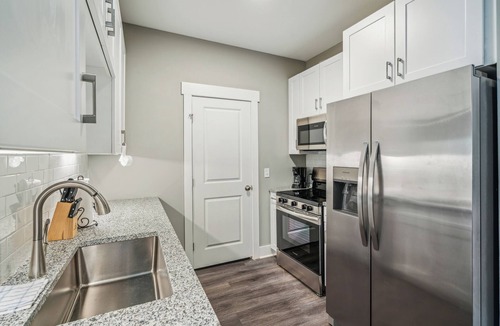 Macon Apartment | Luxe Park 1117 | 2 Bd Apt | Pool, Gym & Parking