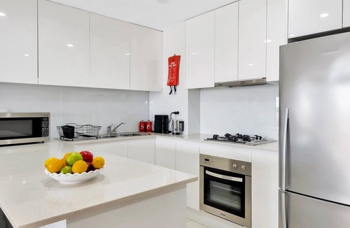 The Entrance House | Luxe Pelican Lake, Views and Private Spa