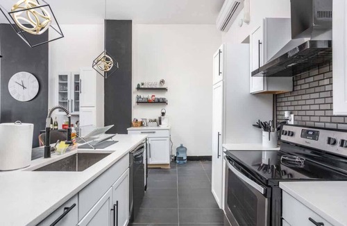 Crawfordsville Condo | Luxe Penthouse Condo | City Views Parking Fire