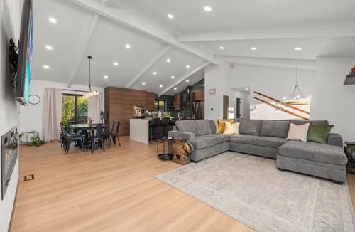 Sandy House | Luxe Pleasant Hill Retreat | Hot Tub | Massage*
