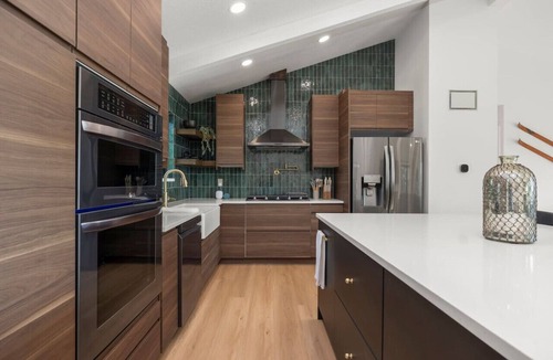Sandy House | Luxe Pleasant Hill Retreat | Hot Tub | Massage*