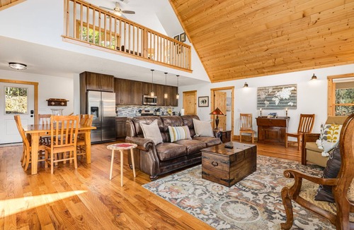 Hendersonville House | Luxe Pond-Front Cabin w/Fire Pit + Biltmore Pass | Pet-Friendly Escape
