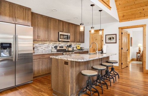 Hendersonville House | Luxe Pond-Front Cabin w/Fire Pit + Biltmore Pass | Pet-Friendly Escape