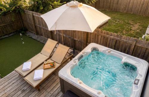 Talbot's Corner House | Luxe Pool Hot Tub & Game Room Downtown Nashville