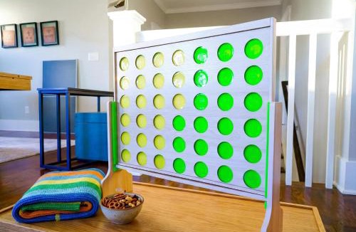 Talbot's Corner House | Luxe Pool Hot Tub & Game Room Downtown Nashville