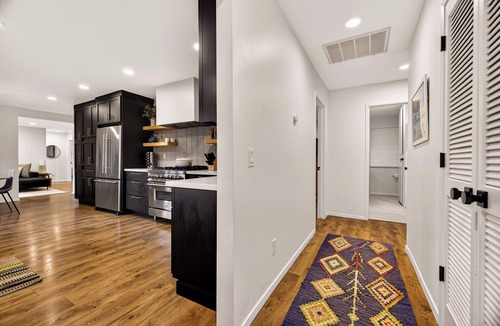 Grass Valley House | Luxe Private Lakefront Getaway with Hot Tub!