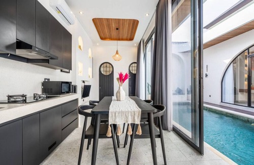 Munggu Villa | Luxe Private Pool Villa Santisya 4, 4min-beach by Orivista