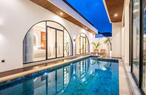 Munggu Villa | Luxe Private Pool Villa Santisya 4, 4min-beach by Orivista