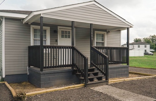 Suffolk House | LUXE Railroad Villa