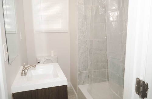 Suffolk House | LUXE Railroad Villa