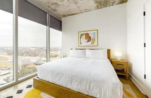 Rainey Street Historic District House | Luxe Rainey St High Rise - Heated Pool - Gym - ATX