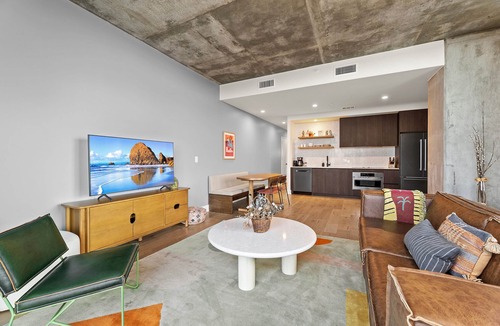 Rainey Street Historic District Condo | Luxe Rainey St High Rise | Heated Pool | Gym | ATX