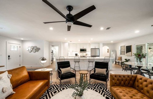 West Oak Hill House | Luxe Ranch Life-Heated Pool+Spa. 10 Min Downtown!