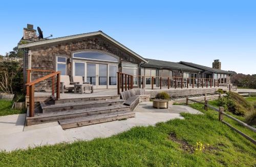 Mendocino House | Luxe Remodeled Oceanfront Home on the Bluff