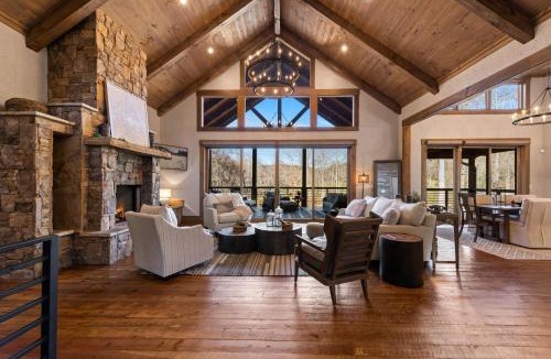 Epworth House | Luxe Retreat at Blue Ridge
