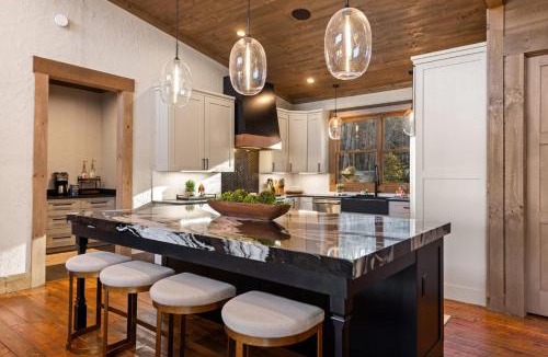 Epworth House | Luxe Retreat at Blue Ridge
