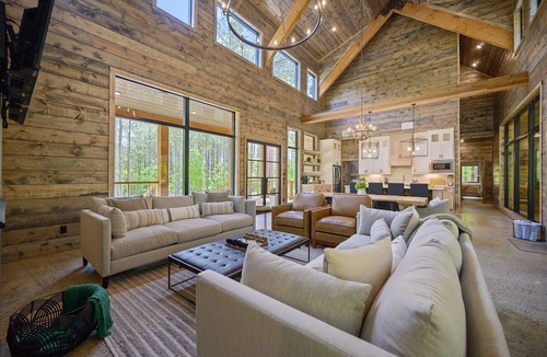 Hochatown House | Luxe Retreat -Ping Pong, Play Set,& More!