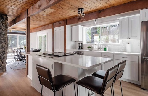 Troutdale House | Luxe Riverfront A-Frame | Hot Tub | Fishing