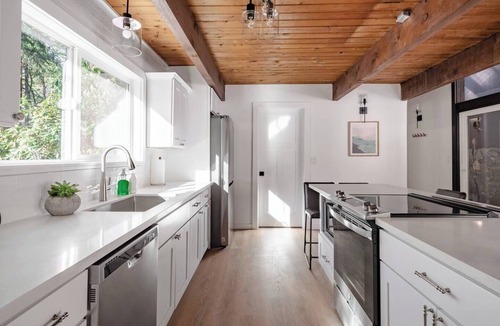 Troutdale House | Luxe Riverfront A-Frame | Hot Tub | Fishing