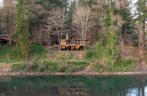 Troutdale House | Luxe Riverfront A-Frame | Hot Tub | Fishing