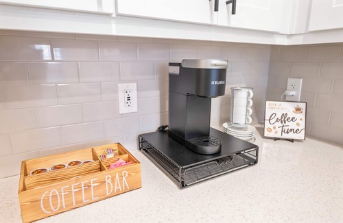 River District Apartment | Luxe Riverwalk 1BR/Walkable/Monthly Ready + Washer/Dryer