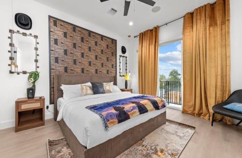 Greater Third Ward Villa | Luxe, Rooftop, 2 miles to Toyota Center