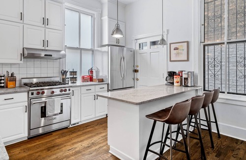 Old Town Triangle House | Luxe SFH in Historic Old Town