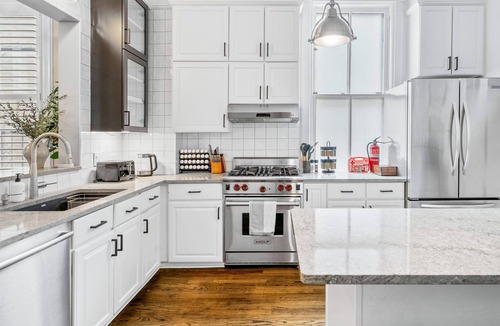 Old Town Triangle House | Luxe SFH in Historic Old Town