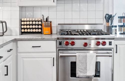 Old Town Triangle House | Luxe SFH in Historic Old Town