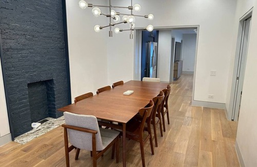 East Garfield Park House | Luxe SFH Urban Retreat