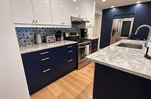 East Garfield Park House | Luxe SFH Urban Retreat
