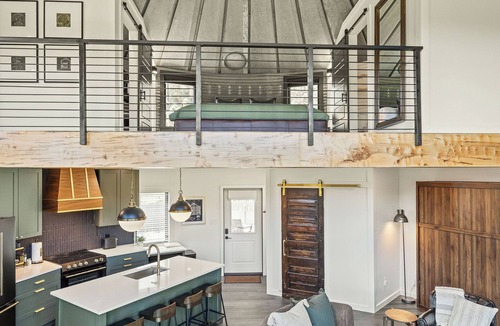 Daniels Hill House | Luxe Silo w/River Views <.5 mi to Charming Downtown Lynchburg