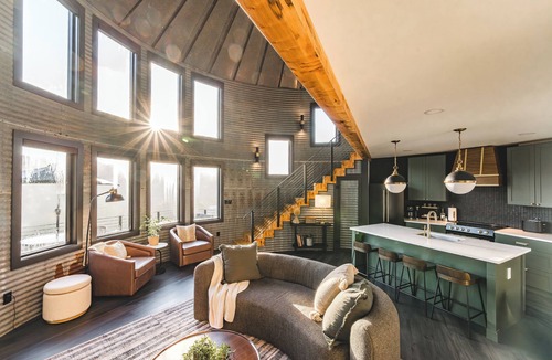 Daniels Hill House | Luxe Silo w/River Views <.5 mi to Charming Downtown Lynchburg