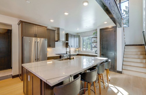Kingvale House | Luxe Soda Springs Retreat: Modern & Spacious!