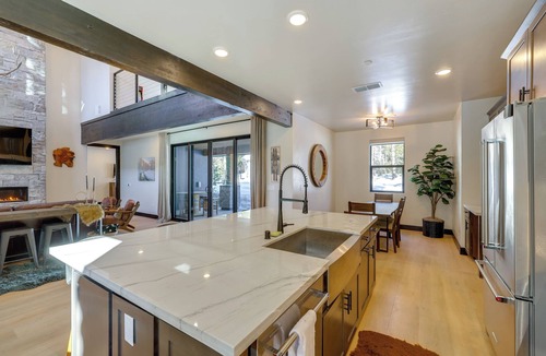 Kingvale House | Luxe Soda Springs Retreat: Modern & Spacious!
