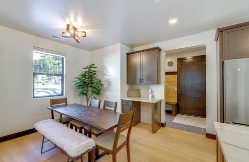 Kingvale House | Luxe Soda Springs Retreat: Modern & Spacious!