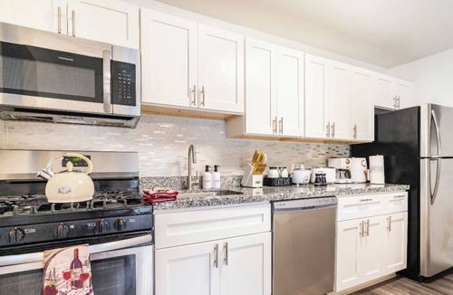 Towson Apartment | Luxe Spacious Apartment