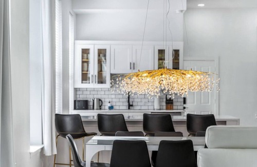 Bucktown House | Luxe Spacious SFH in Bucktown w/Secure Parking