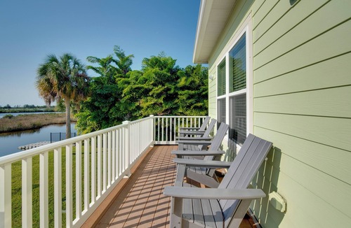 Spring Hill Cottage | Luxe Spring Hill Home w/Patio & Dock!