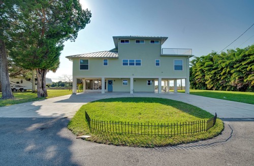 Spring Hill Cottage | Luxe Spring Hill Home w/Patio & Dock!