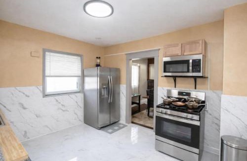 Cheektowaga Apartment | Luxe Stay Near Airport and Downtown