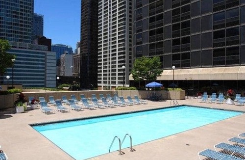 Streeterville Apartment | Luxe Streeterville Studio w/Gym, Pool, walk to Navy Pier, by Blueground