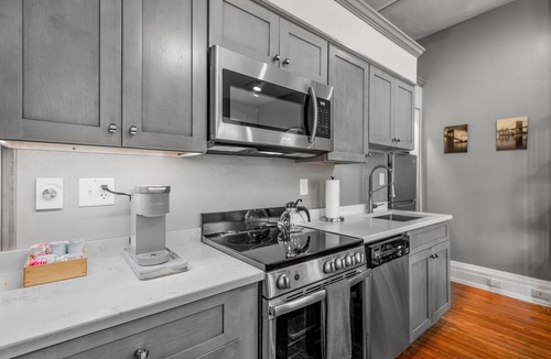 Beacon Apartment | Luxe Studio 1 Loft Main St. Beacon Luxury Steam Shower! Kitchen, Washer/Dryer
