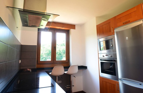 Sumbilla Apartment | Luxe studio Casa Angiz Etxea 2; charm, outdoor spa and valley views