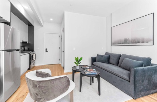 Upper East Side Apartment | Luxe Studio with Charming Juliet Balcony