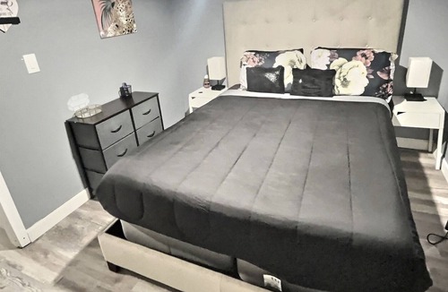 Canton House | Luxe Suite